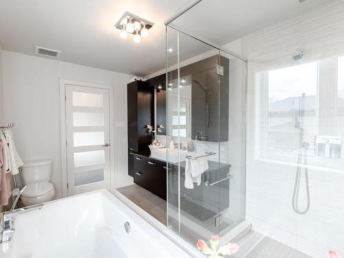 Salle de bains attenante Ã  la CCP - 2355 Rue Des Saturnies, Saint-Bruno-De-Montarville, QC - Indoor Photo Showing Bathroom