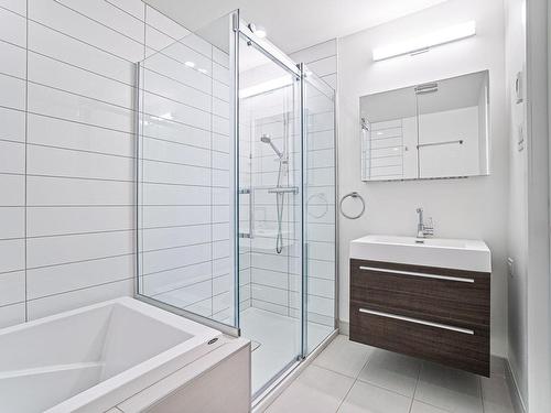 Salle de bains attenante Ã  la CCP - 2801-1155 Rue De La Montagne, Montréal (Ville-Marie), QC - Indoor Photo Showing Bathroom
