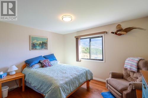516 Linden Avenue, Kaleden, BC - Indoor Photo Showing Bedroom