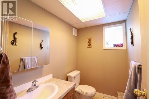 516 Linden Avenue, Kaleden, BC - Indoor Photo Showing Bathroom
