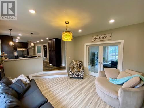 10701 Cyprus Court, Dawson Creek, BC - Indoor Photo Showing Living Room