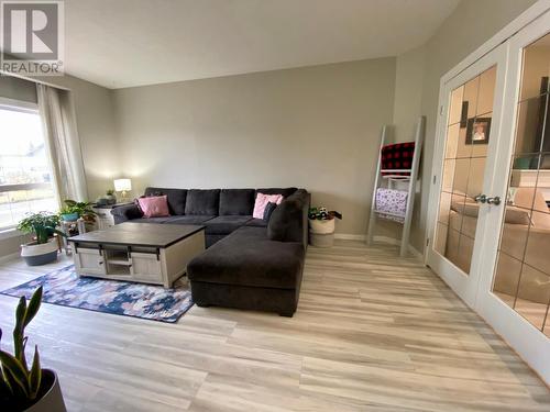 10701 Cyprus Court, Dawson Creek, BC - Indoor Photo Showing Living Room