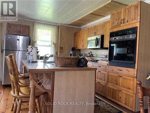 3402 Dukelow Road, Edwardsburgh/Cardinal, ON - Indoor Photo Showing Kitchen