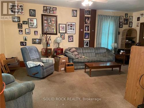 3402 Dukelow Road, Edwardsburgh/Cardinal, ON - Indoor Photo Showing Living Room