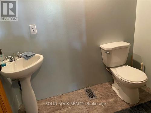 3402 Dukelow Road, Edwardsburgh/Cardinal, ON - Indoor Photo Showing Bathroom