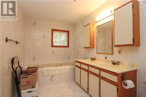 647 Kirkwood Drive, Sudbury, ON - Indoor Photo Showing Bathroom