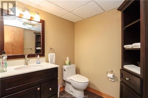 647 Kirkwood Drive, Sudbury, ON - Indoor Photo Showing Bathroom
