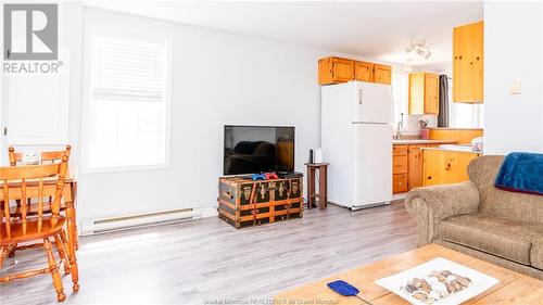 104 4Th Ave, Pointe Du Chene, NB - Indoor Photo Showing Living Room