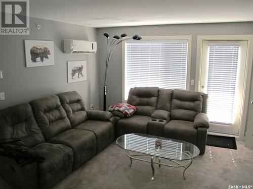 407 306 Petterson Drive, Estevan, SK - Indoor Photo Showing Living Room