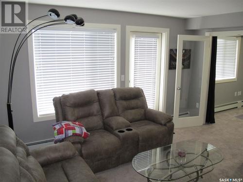 407 306 Petterson Drive, Estevan, SK - Indoor Photo Showing Living Room