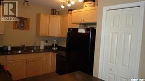 4 201 Carlyle Avenue, Carlyle, SK - Indoor Photo Showing Kitchen