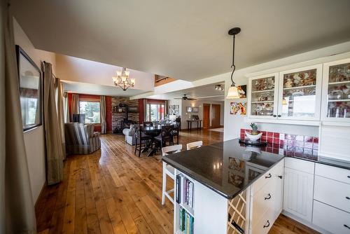 9656 Clearview Road, Cranbrook, BC - Indoor Photo Showing Kitchen