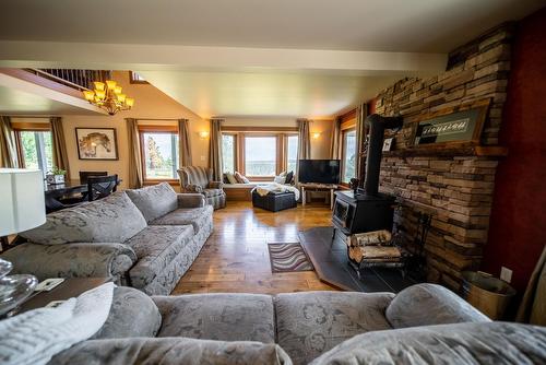 9656 Clearview Road, Cranbrook, BC - Indoor Photo Showing Living Room With Fireplace