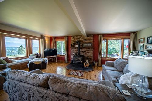 9656 Clearview Road, Cranbrook, BC - Indoor Photo Showing Living Room With Fireplace