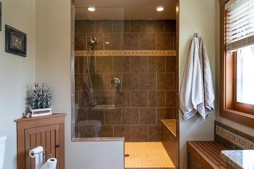 9656 Clearview Road, Cranbrook, BC - Indoor Photo Showing Bathroom