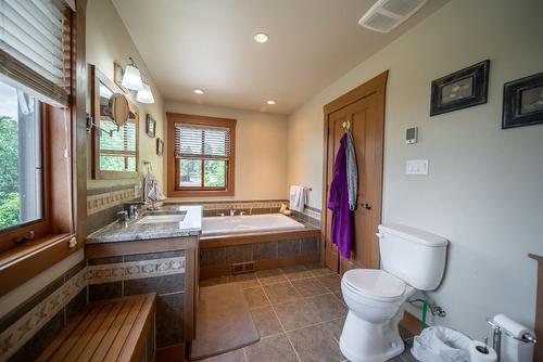 9656 Clearview Road, Cranbrook, BC - Indoor Photo Showing Bathroom
