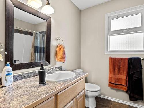 245 Phillips Road, Clearwater, BC - Indoor Photo Showing Bathroom