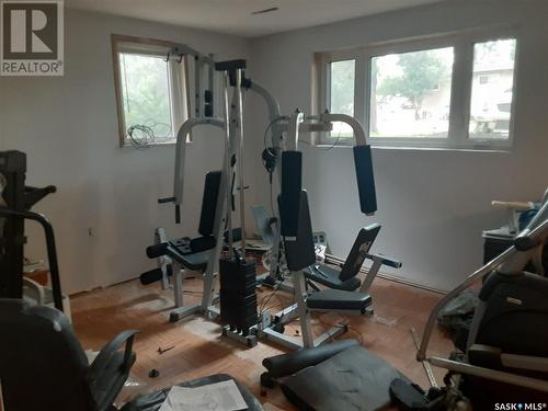 465 7Th Avenue Se, Swift Current, SK - Indoor Photo Showing Gym Room