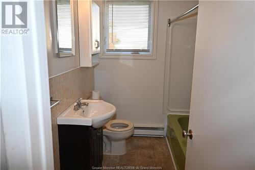 12 Notre Dame, Saint-Louis-De-Kent, NB - Indoor Photo Showing Bathroom