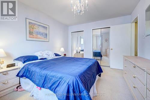 6872 Darcel Ave, Mississauga, ON - Indoor Photo Showing Bedroom