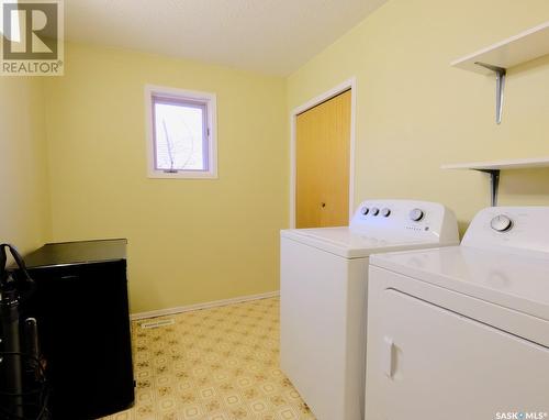 701 George Street, Rosetown, SK - Indoor Photo Showing Laundry Room