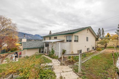 814 13Th Street, Invermere, BC - Outdoor