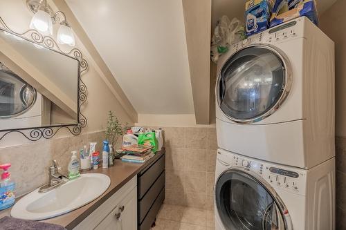 814 13Th Street, Invermere, BC - Indoor Photo Showing Laundry Room