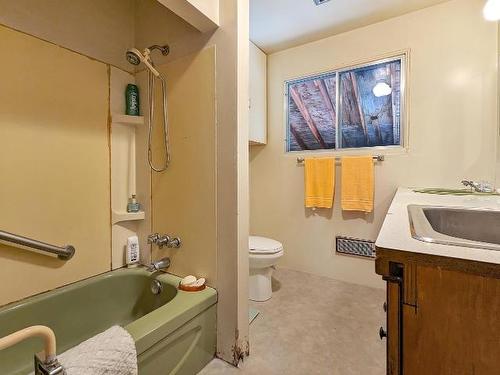 62 Cameron Road, Clearwater, BC - Indoor Photo Showing Bathroom