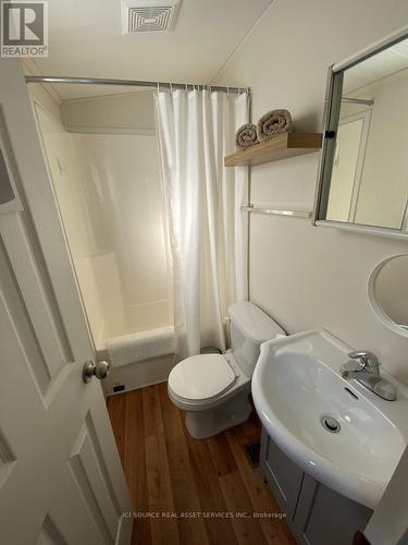 #Frnb021 -1336 S Morrison Lake Rd, Gravenhurst, ON - Indoor Photo Showing Bathroom