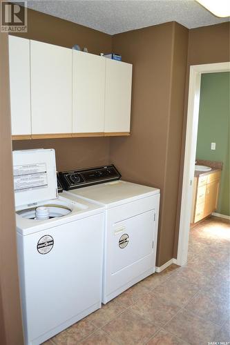 9 Peters Court, Eatonia, SK - Indoor Photo Showing Laundry Room