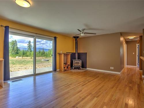 5050 White Rd, Duncan, BC - Indoor With Fireplace