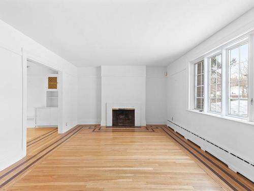 Living room - 2950 Rue Hill Park Circle, Montréal (Ville-Marie), QC - Indoor With Fireplace