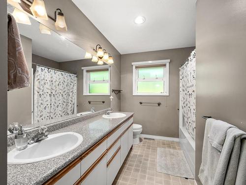 1185 Merecroft Rd, Campbell River, BC - Indoor Photo Showing Bathroom