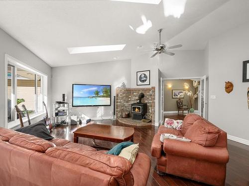 1185 Merecroft Rd, Campbell River, BC - Indoor Photo Showing Living Room With Fireplace
