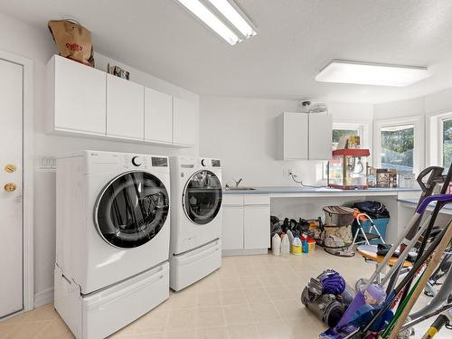 1185 Merecroft Rd, Campbell River, BC - Indoor Photo Showing Laundry Room