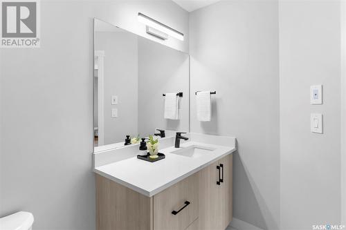 739 1St Street E, Saskatoon, SK - Indoor Photo Showing Bathroom