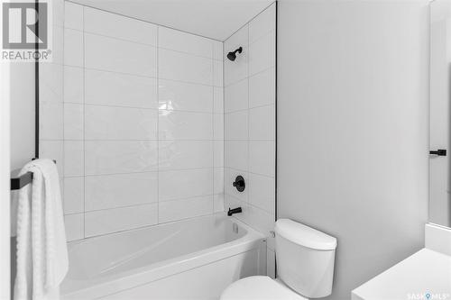739 1St Street E, Saskatoon, SK - Indoor Photo Showing Bathroom