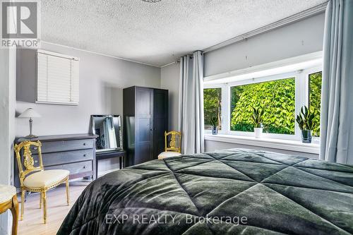 27 Sunnidale Rd S, Wasaga Beach, ON - Indoor Photo Showing Bedroom