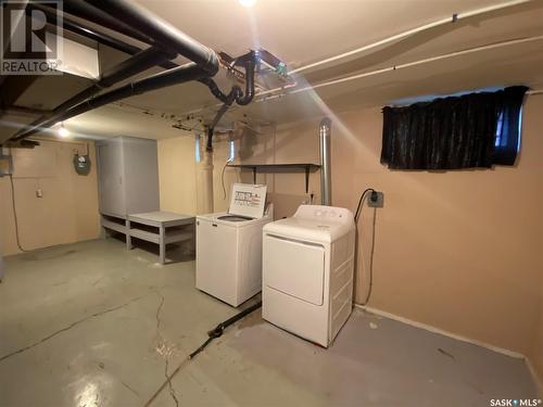 1551 99Th Street, North Battleford, SK - Indoor Photo Showing Laundry Room