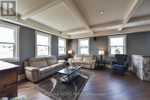 2443 Carlyon Line, Severn, ON - Indoor Photo Showing Living Room