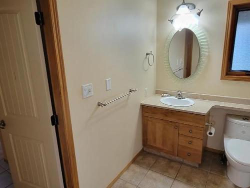 2200 Yellowhead Highway S, Clearwater, BC - Indoor Photo Showing Bathroom