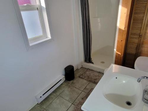 2200 Yellowhead Highway S, Clearwater, BC - Indoor Photo Showing Bathroom