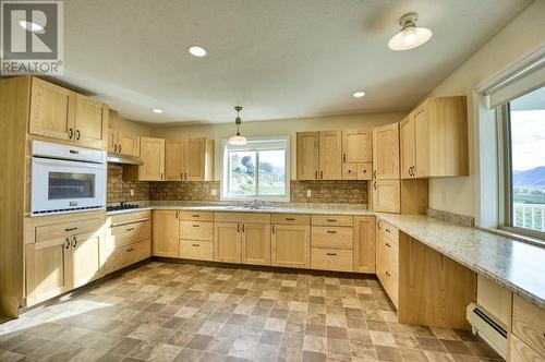 3251 41St Street, Osoyoos, BC - Indoor Photo Showing Kitchen