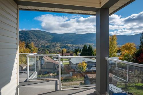 3405 9Th Avenue, Castlegar, BC - Outdoor With View