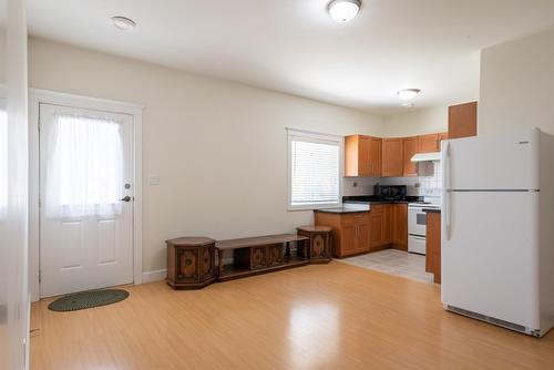 3405 9Th Avenue, Castlegar, BC - Indoor Photo Showing Kitchen