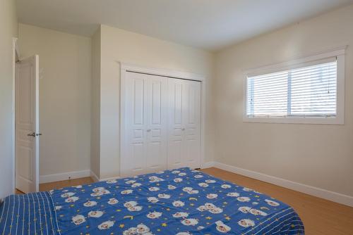 3405 9Th Avenue, Castlegar, BC - Indoor Photo Showing Bedroom