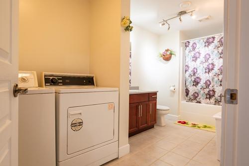 3405 9Th Avenue, Castlegar, BC - Indoor Photo Showing Laundry Room