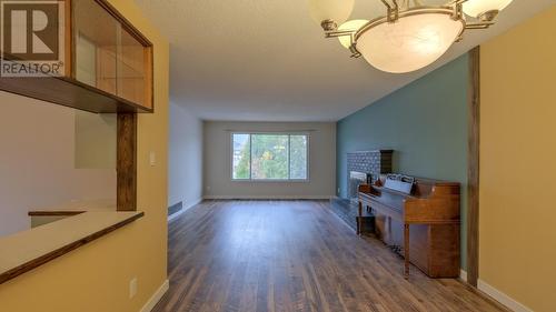 10713 Julia Street, Summerland, BC - Indoor Photo Showing Other Room