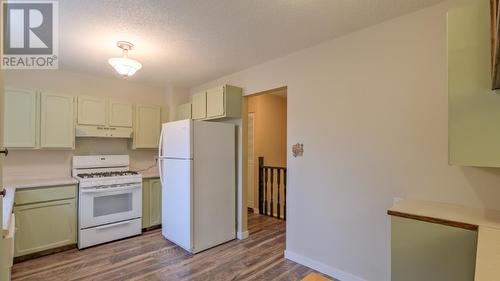 10713 Julia Street, Summerland, BC - Indoor Photo Showing Kitchen