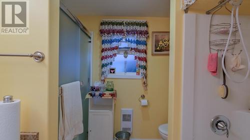 10713 Julia Street, Summerland, BC - Indoor Photo Showing Bathroom